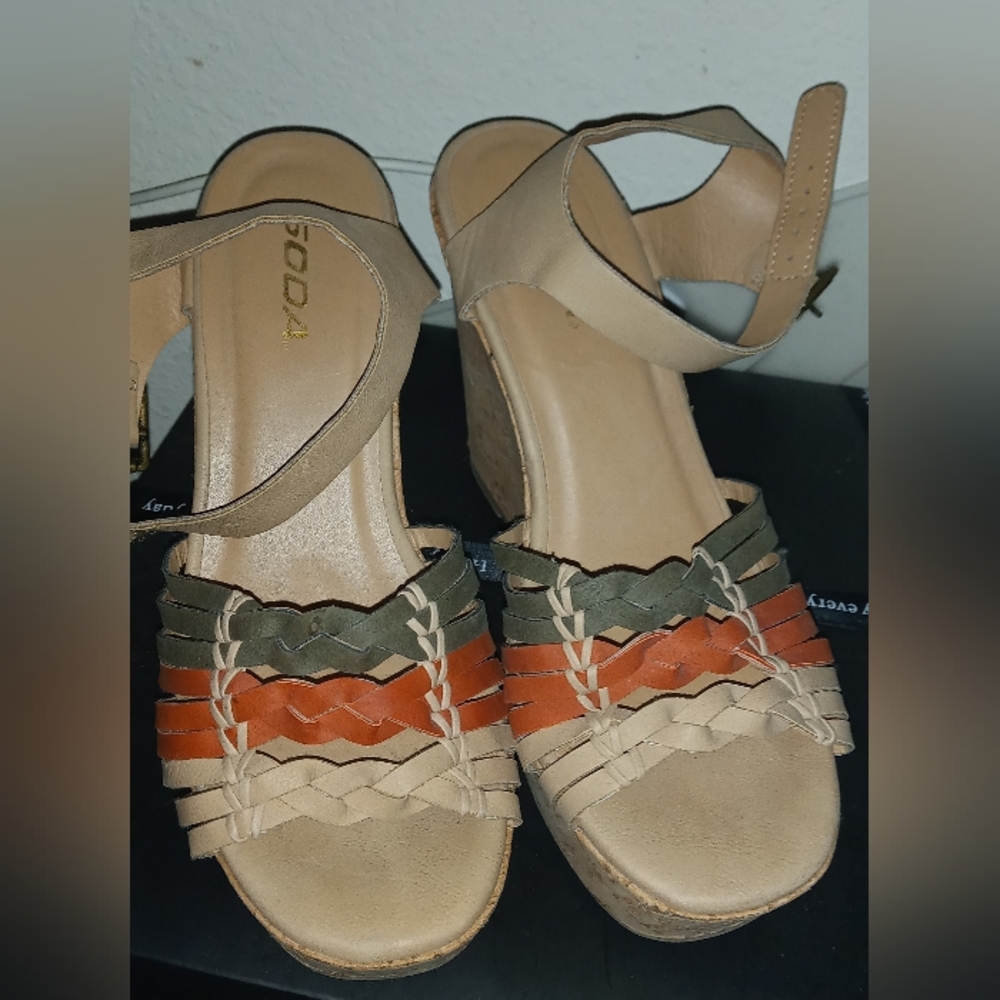 Wedge heel by Soda, tan w/orange & green, size 8